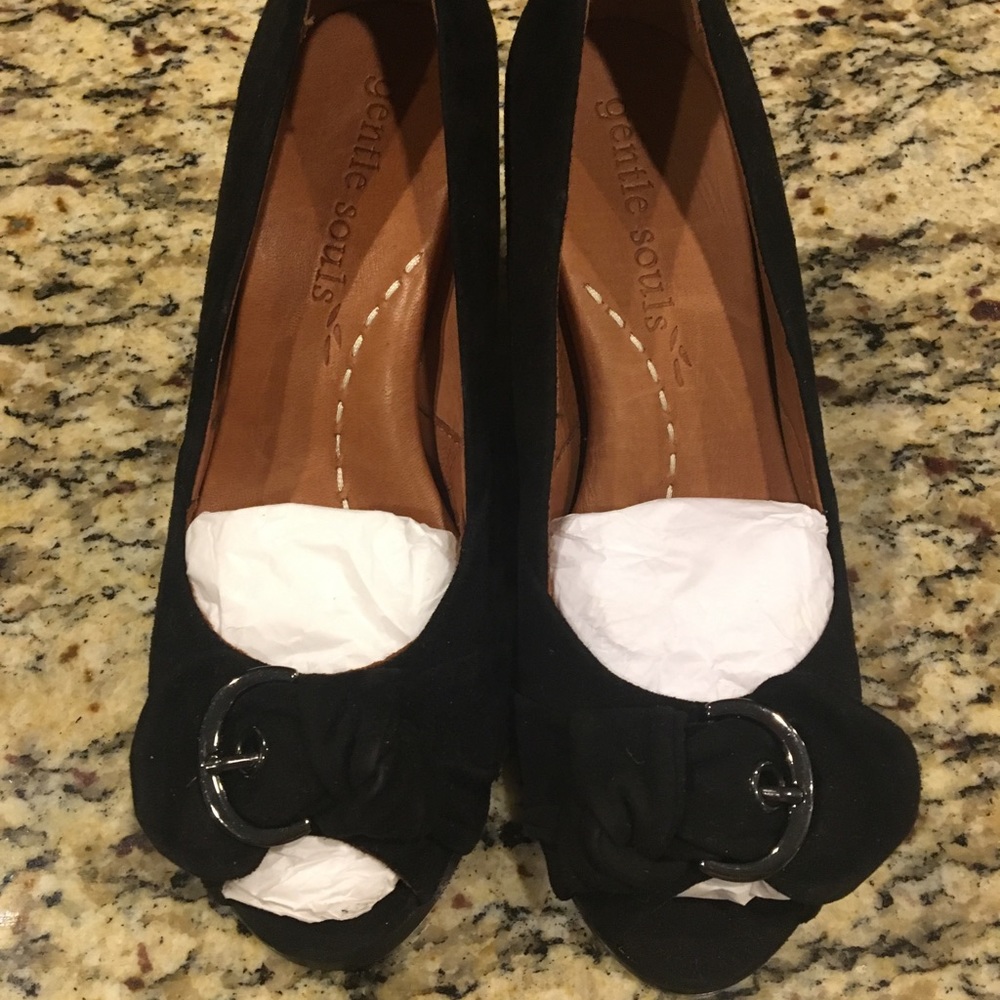 Gentle soul open toe wedge/ size 6 NWT